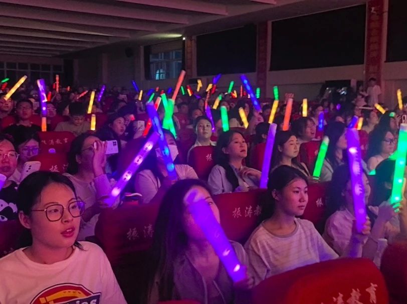 威廉体育williamhill‖教育学院‖教育学院2025届“墨韵育桃李 师心照远方”毕业典礼暨毕业晚会