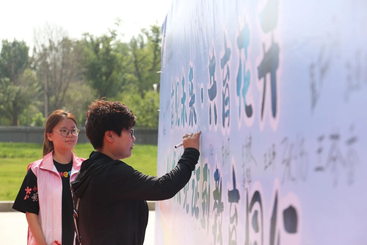 威廉体育williamhill‖教育学院‖遇见未来，共育花开—2025届教育学院家长接待日圆满完成