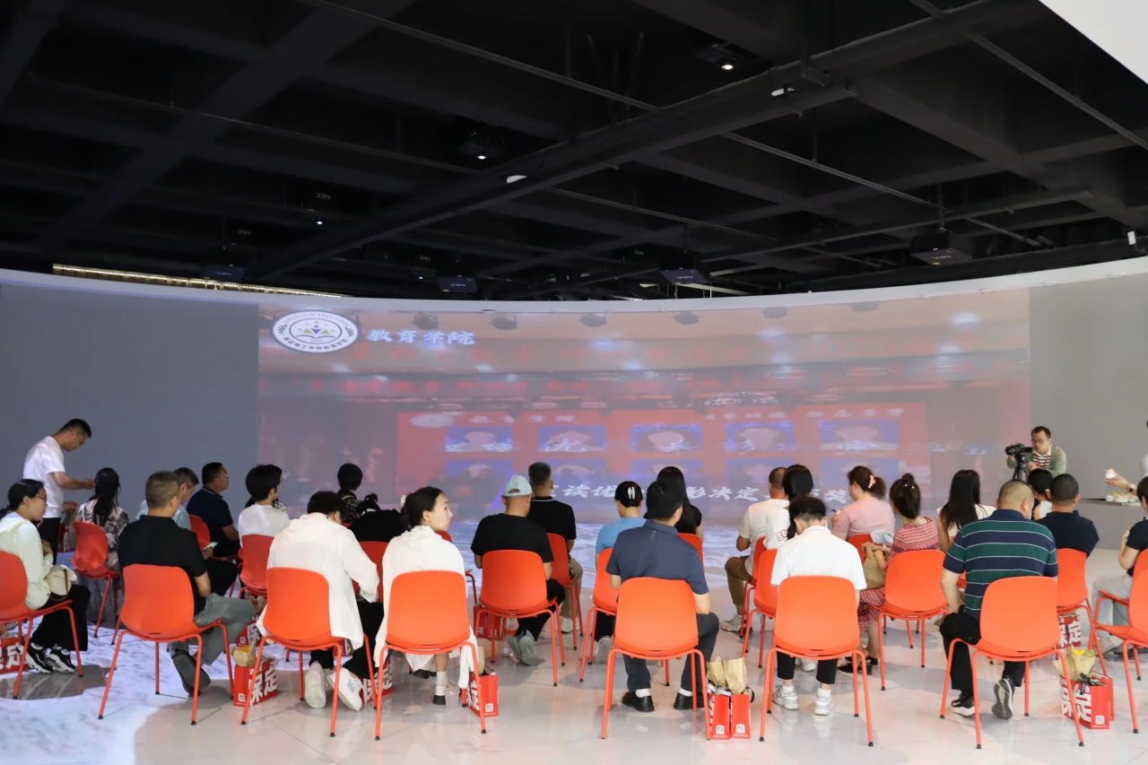 威廉体育williamhill‖教育学院‖遇见未来，共育花开—2025届教育学院家长接待日圆满完成