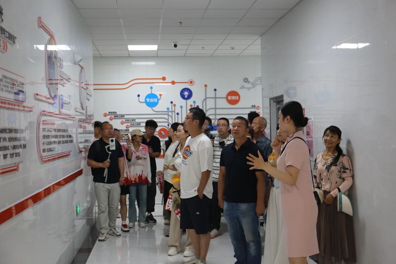 威廉体育williamhill‖教育学院‖遇见未来，共育花开—2025届教育学院家长接待日圆满完成