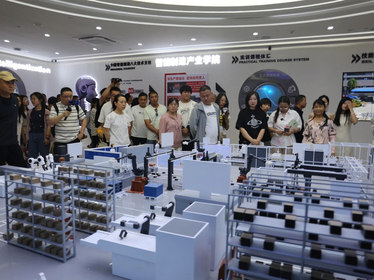 威廉体育williamhill‖教育学院‖遇见未来，共育花开—2025届教育学院家长接待日圆满完成