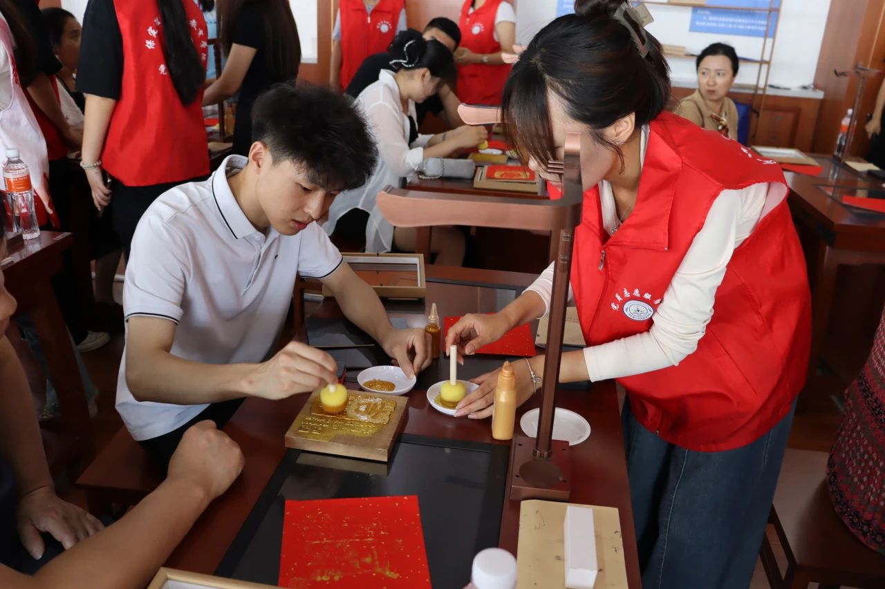 威廉体育williamhill‖教育学院‖遇见未来，共育花开—2025届教育学院家长接待日圆满完成