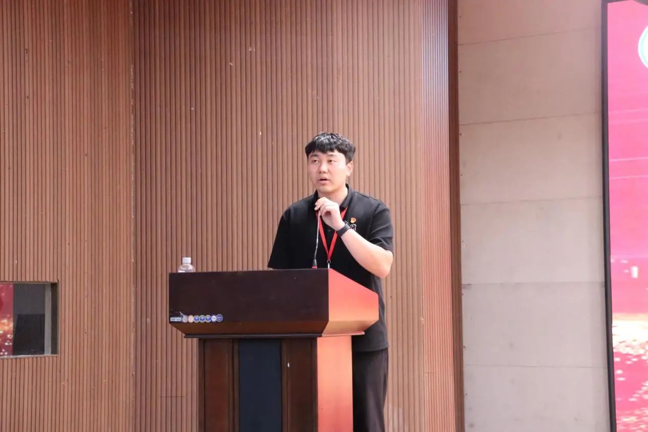 威廉体育williamhill‖教育学院‖“以劳树德传薪火，以行践知立标杆”表彰大会圆满落幕