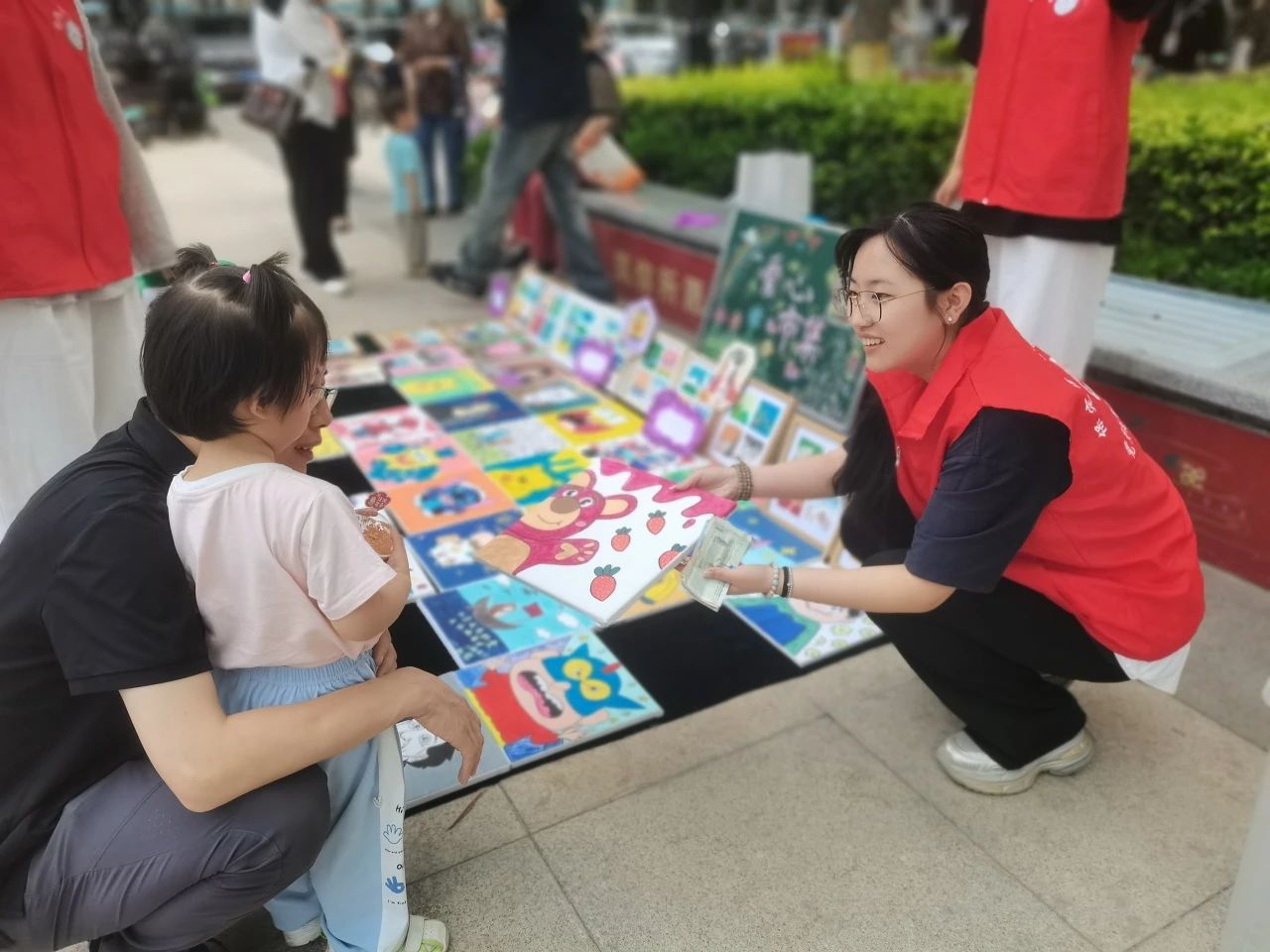 威廉体育williamhill‖教育学院‖“六一“益”起来，义卖暖童心”——威廉体育williamhill教育学院党员志愿服务队走进爱和城幼儿园开展六一爱心市集活动威廉体育williamhill‖教育学院‖“六一“益”起来，义卖暖童心”——威廉体育williamhill教育学院党员志愿服务队走进爱和城幼儿园开展六一爱心市集活动