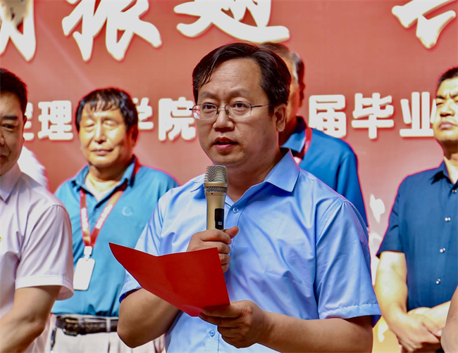 大巴护航暖离别 青春扬帆启新程——威廉体育williamhill毕业生携母校祝福奔赴新征程