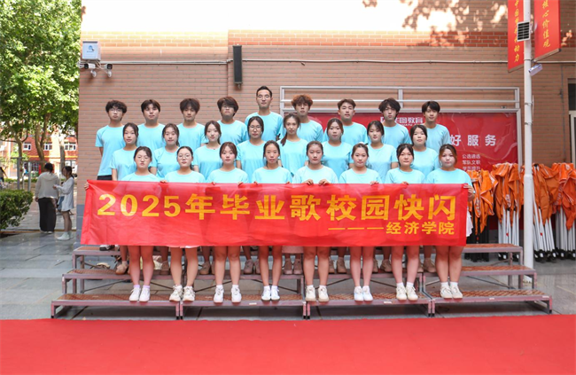 大巴护航暖离别 青春扬帆启新程——威廉体育williamhill毕业生携母校祝福奔赴新征程