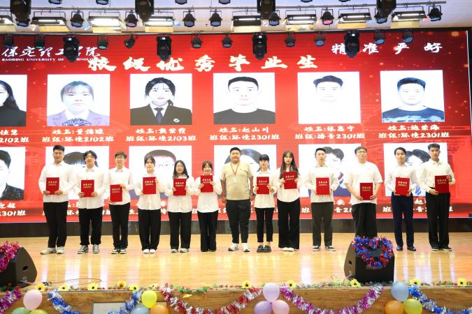 “拨穗正冠 礼成芳华”艺术学院2025届毕业典礼暨学位授予仪式完美收官