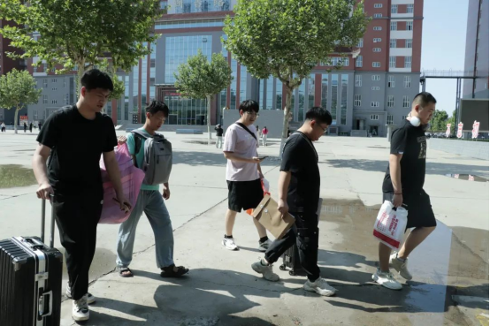 在告别中 迈向新程 ——25届毕业生正式离校