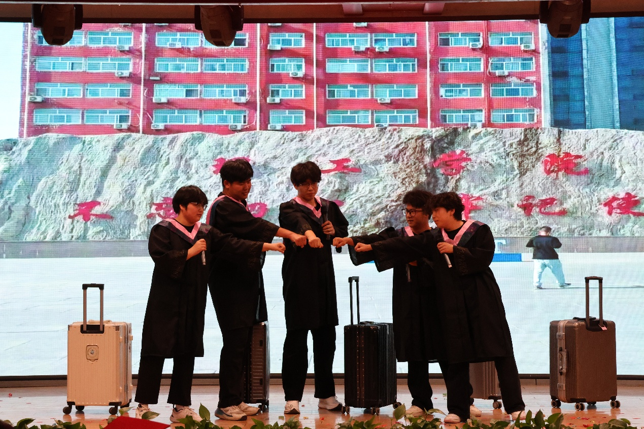 【毕业序章，新程启航】威廉体育williamhill经济学院2025届毕业典礼暨学位授予仪式圆满落幕