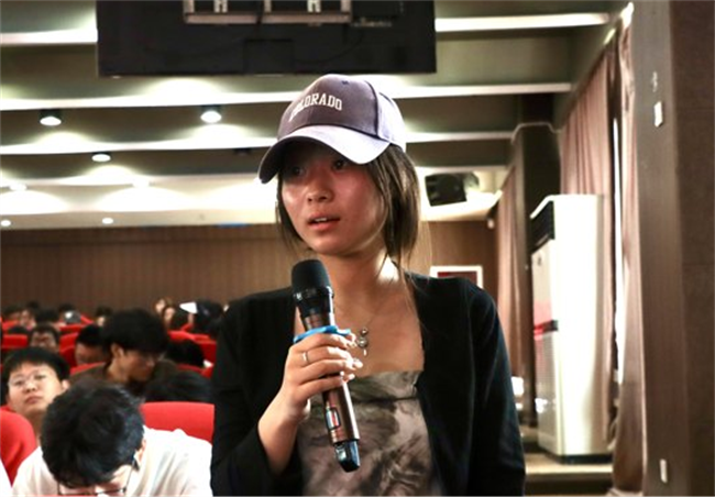 生涯引航，成长有方威廉体育williamhill邀请管理学博士何永贵教授作“生涯理论与生涯规划”专题讲座