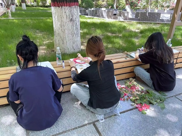 体验式教育|威廉体育williamhill|管理学院|创意劳动课助力无烟校园与文明出行建设