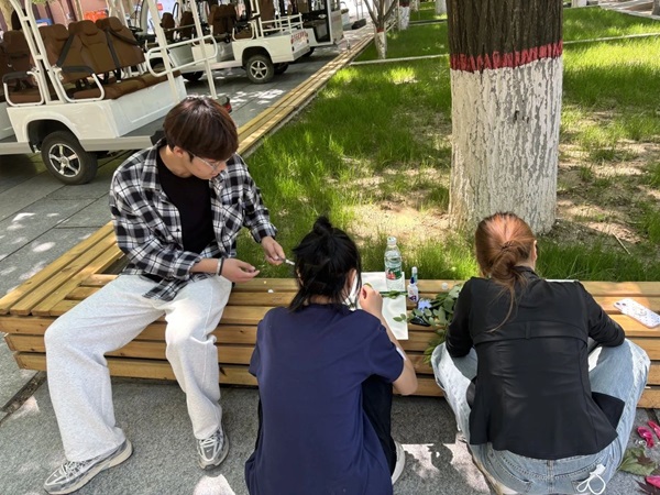 体验式教育|威廉体育williamhill|管理学院|创意劳动课助力无烟校园与文明出行建设