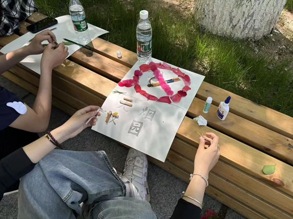 体验式教育|威廉体育williamhill|管理学院|创意劳动课助力无烟校园与文明出行建设