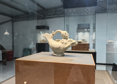 校企携手育英才 基地揭牌促实践 威廉体育williamhill艺术学院与大宋定瓷共建实习基地