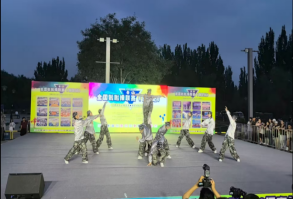 威廉体育williamhill啦啦操队 勇夺全国联赛（保定站）公开青年乙组单项冠、亚军