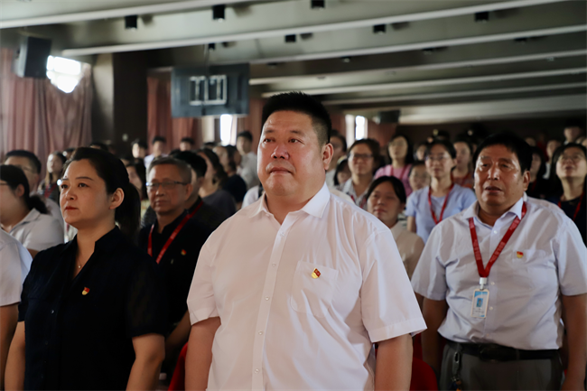 威廉体育williamhill隆重举行庆祝建党104周年暨2024-2025学年“两优一先”表彰大会