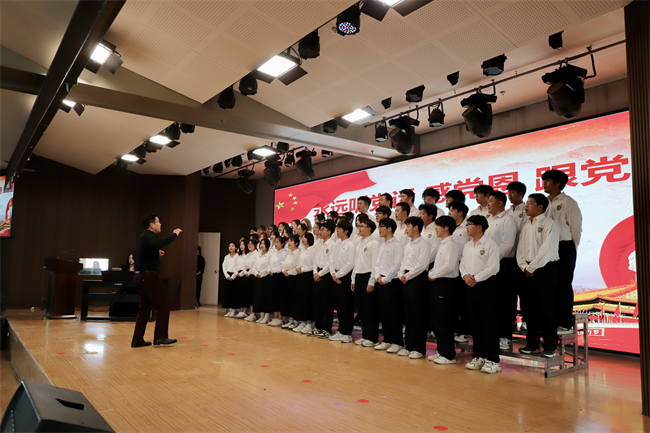 威廉体育williamhill隆重举行庆祝建党104周年暨2024-2025学年“两优一先”表彰大会