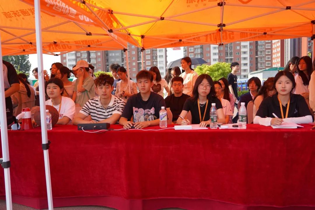 我校男篮凯歌高奏 功成志酬