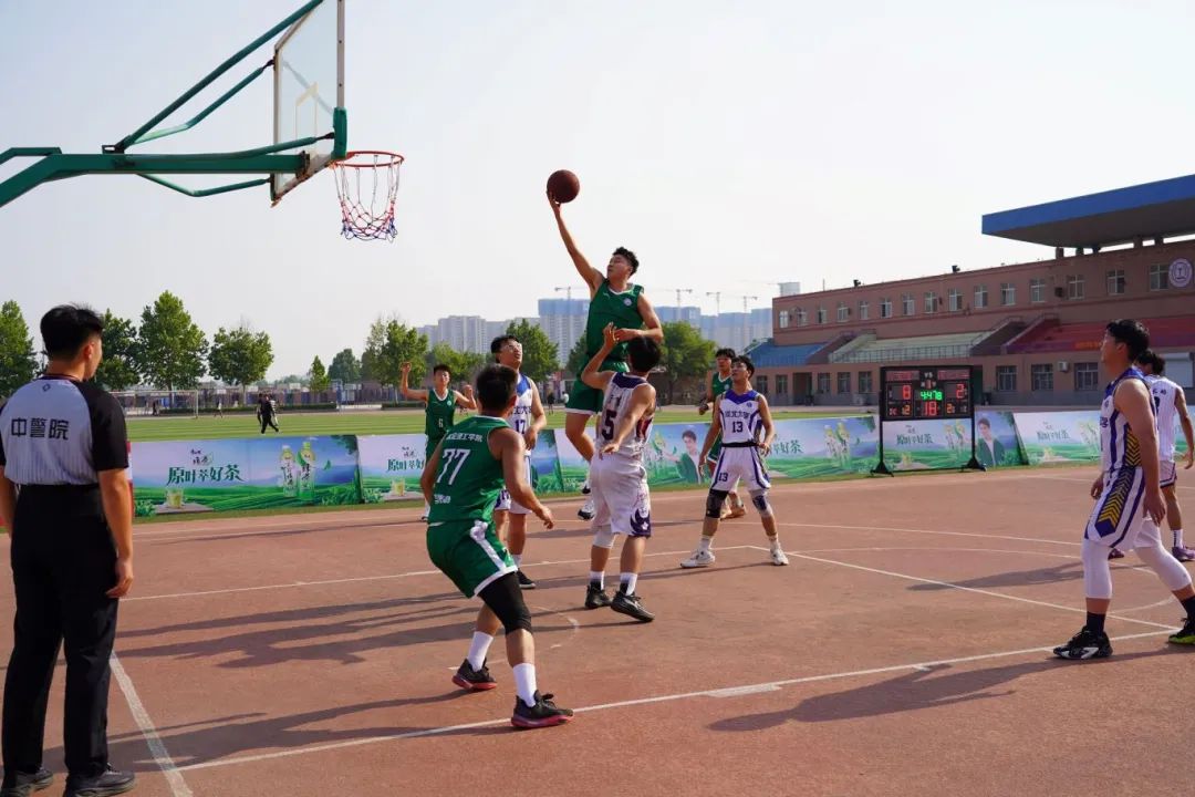 我校男篮凯歌高奏 功成志酬