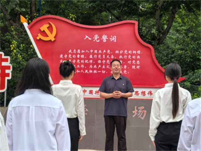 我校优秀共产党员、优秀党务工作者和先进基层党组织受到上级表彰