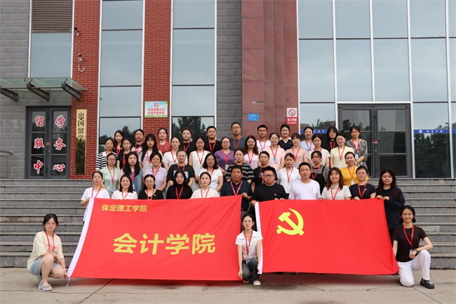 我校优秀共产党员、优秀党务工作者和先进基层党组织受到上级表彰