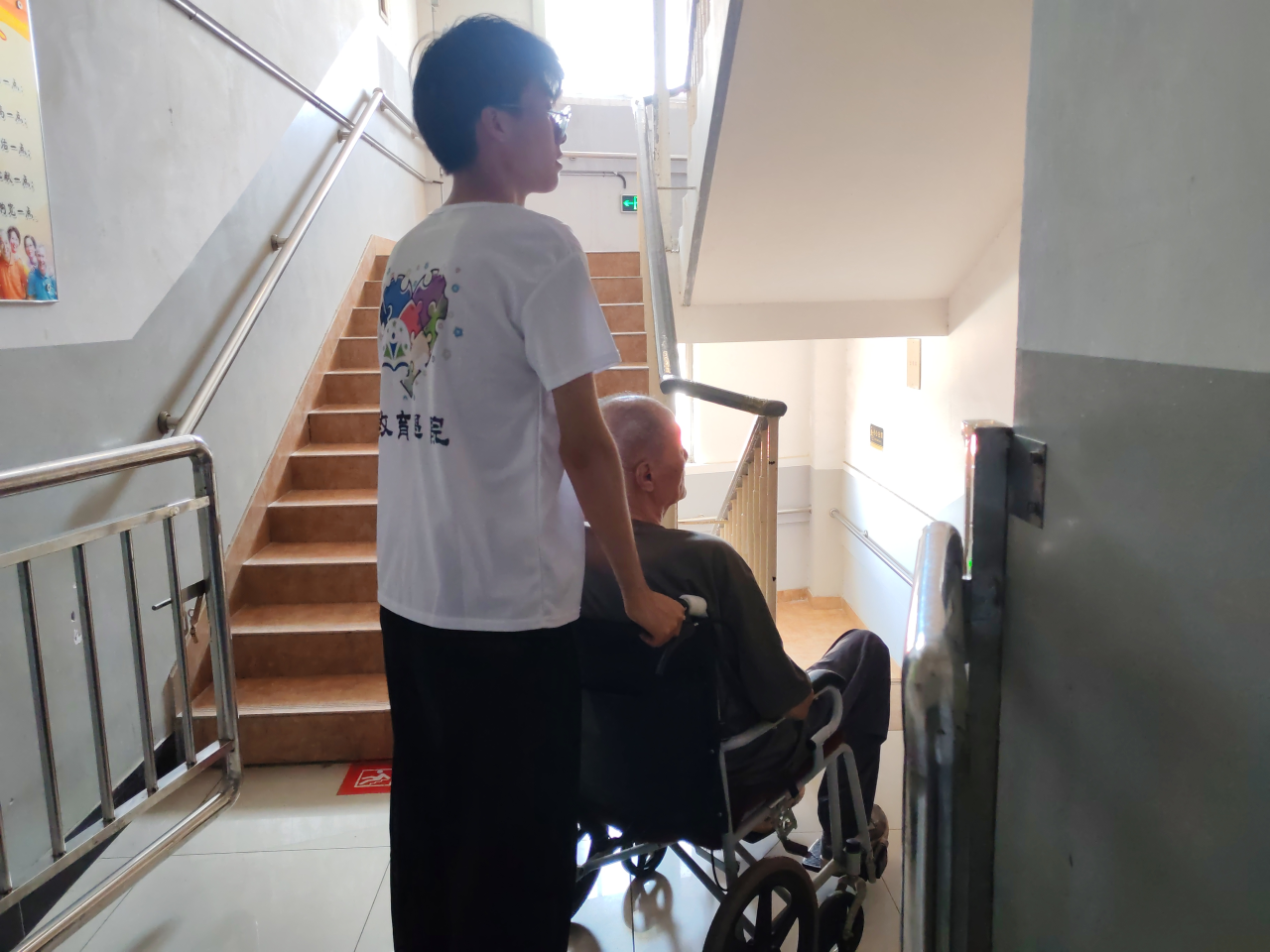 暑期社会活动实践（四）：青春暖夕阳，实践绽芳华