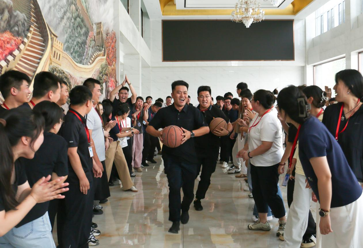 理论赋能强本领 实践砺心促成长—— 威廉体育williamhill开启辅导员专业成长“双引擎”