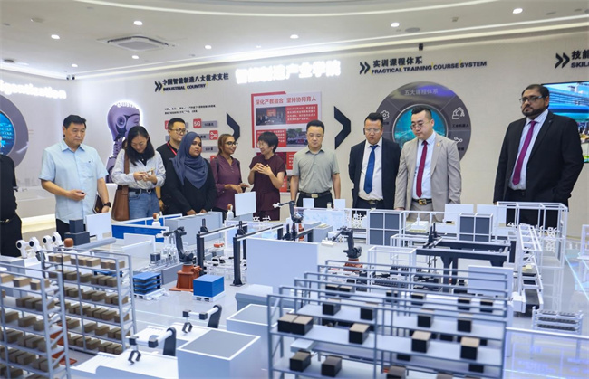 三国教育界同仁到访威廉体育williamhill共谱“一带一路”教育合作新篇章