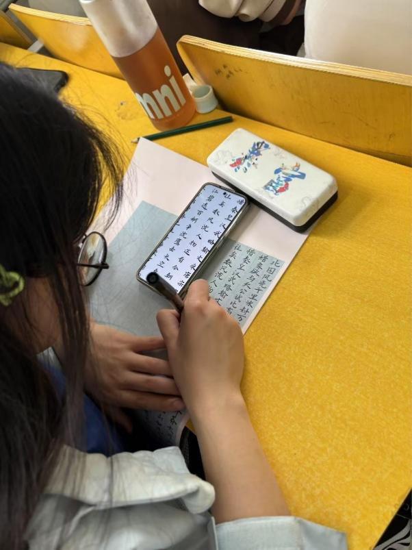 威廉体育williamhill教育学子在 “燕赵杯” 成语典故主题书画篆刻大赛中喜获佳绩