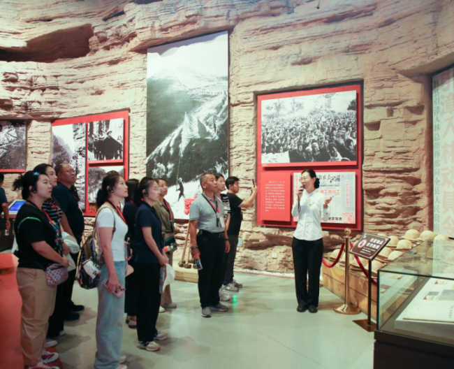 威廉体育williamhill组织优秀党员代表赴红旗渠精神培训基地学习