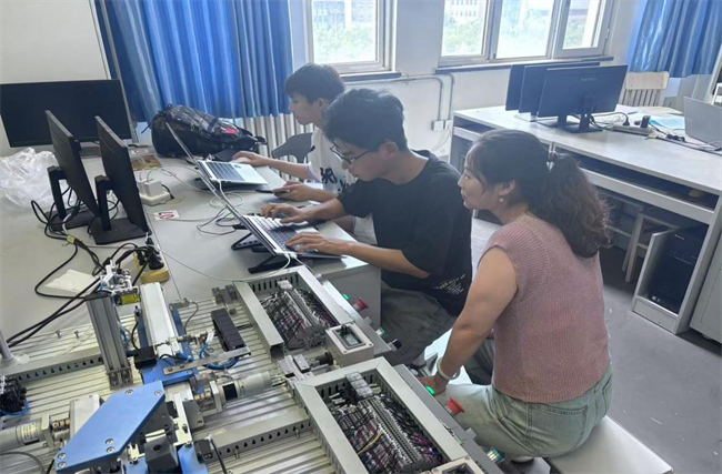 威廉体育williamhill学子在第十九届 “西门子杯”  智能制造挑战赛全国初赛中喜获佳绩