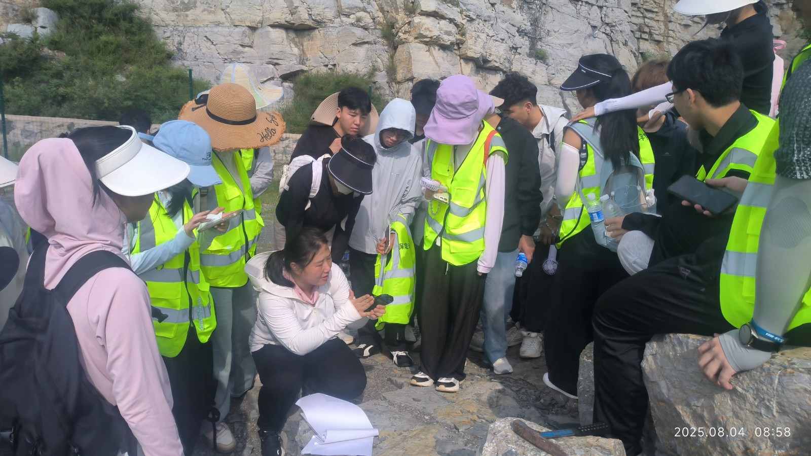 地质填图实习：触摸奥陶纪地层 锤炼地质勘探硬本领