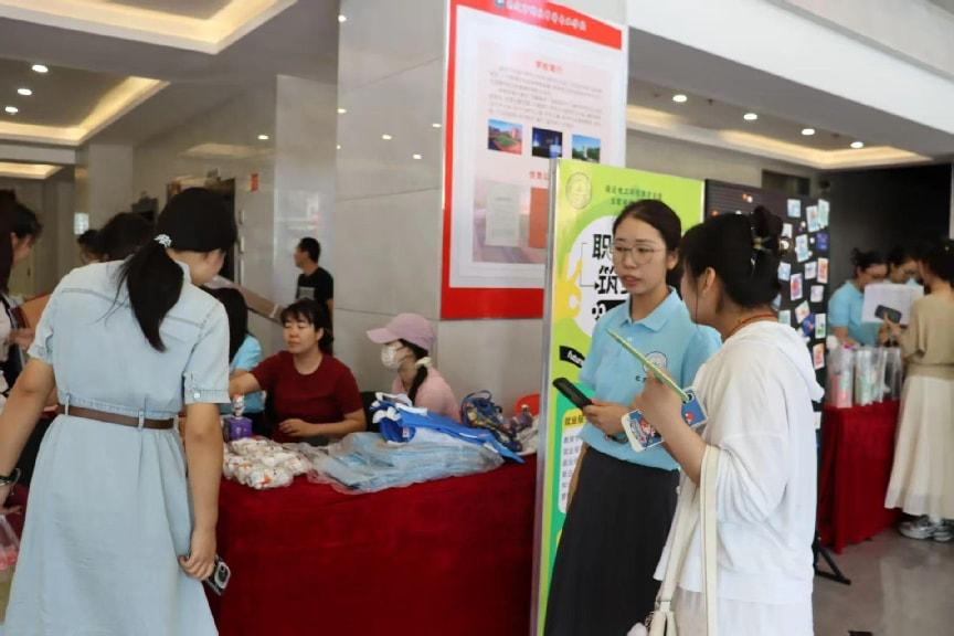 上海和禧堂网络科技有限公司赴 威廉体育williamhill教育学院开展 毕业生招聘沟通​