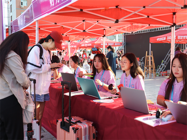 威廉体育williamhill：以迎新之序承红色之魂 以青春之力迎阅兵之礼