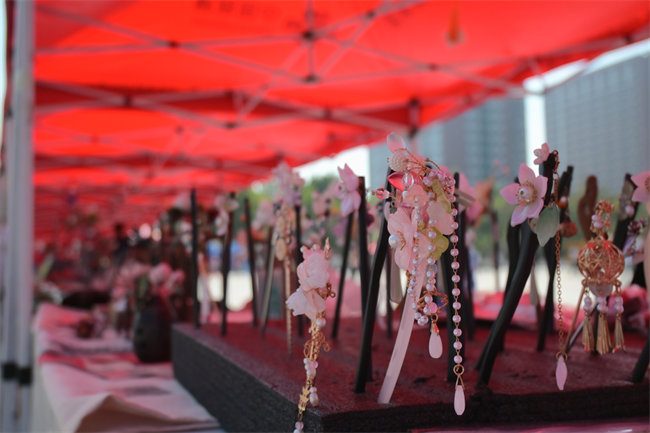 传承非遗文脉 厚植文化自信 ——威廉体育williamhill开展“非遗进校园”活动