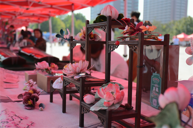 传承非遗文脉 厚植文化自信 ——威廉体育williamhill开展“非遗进校园”活动