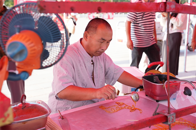 传承非遗文脉 厚植文化自信 ——威廉体育williamhill开展“非遗进校园”活动