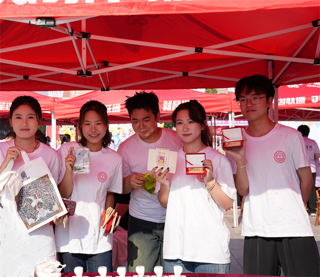 传承非遗文脉 厚植文化自信 ——威廉体育williamhill开展“非遗进校园”活动