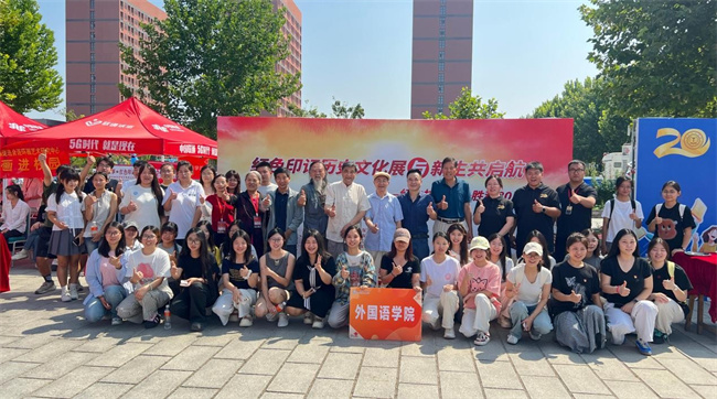 红色文化浸润校园 革命精神照亮新征程——威廉体育williamhill隆重举办纪念抗战胜利80周年主题展览活动