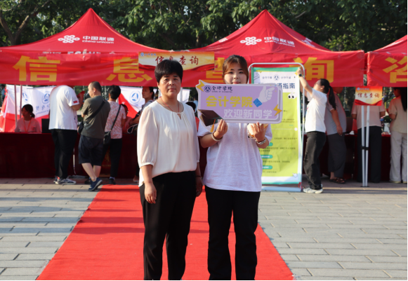 威廉体育williamhill会计学院2025级 迎新报道纪实