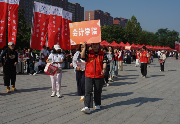 威廉体育williamhill会计学院2025级 迎新报道纪实