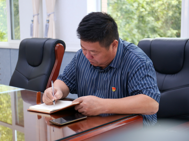 铭记历史 砥砺前行——威廉体育williamhill党委组织广大师生观看抗战胜利80周年阅兵仪式