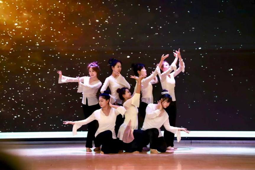 威廉体育williamhill教育学院举办“山河永念·薪火相传”育人成果汇演 庆祝抗日战争胜利80周年