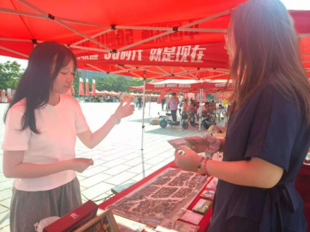 非遗焕彩迎新篇 馆校联袂启新程 ——艺术学院迎新现场传统文化闪亮登场