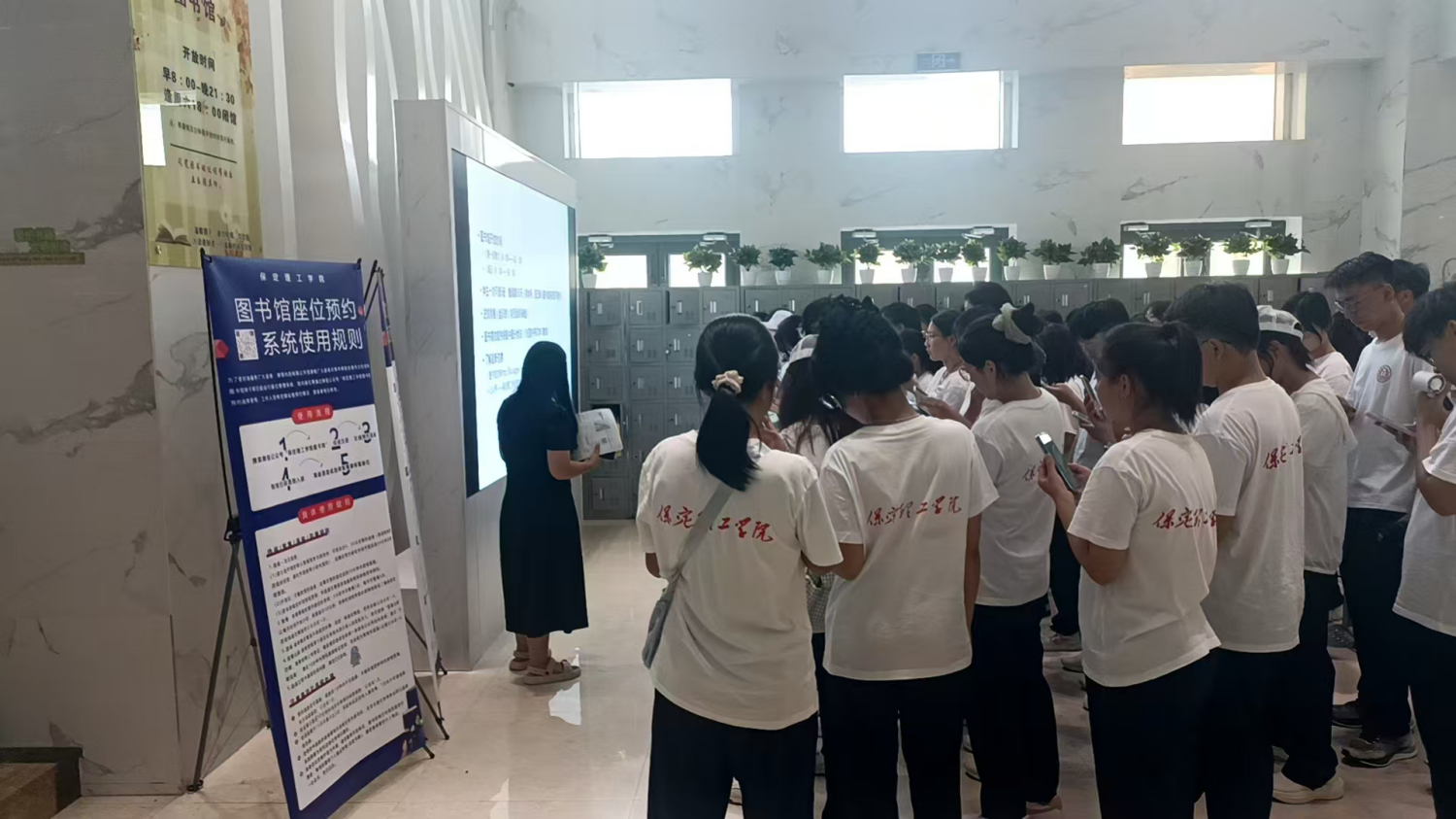 威廉体育williamhill图书馆顺利开展2025级新生入馆教育活动