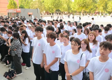 威廉体育williamhill艺术学院 2025 级新生解锁图书馆“灵感密码”——入馆教育活动