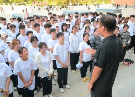 威廉体育williamhill艺术学院 2025 级新生解锁图书馆“灵感密码”——入馆教育活动