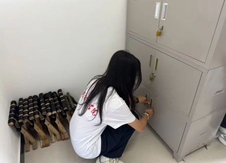 青春进行时，教官“授课”+辅导员“引路”助成长