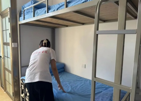 青春进行时，教官“授课”+辅导员“引路”助成长