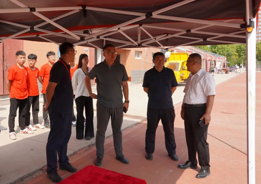 暖心慰问鼓士气 殷切关怀助成长 ——我院领导深入军训训练场慰问2025级新生